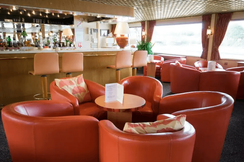 Salon Bar