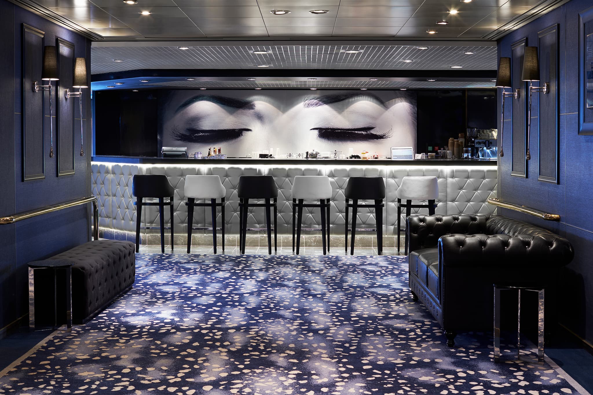 Restaurants_Lounge_deck8_2