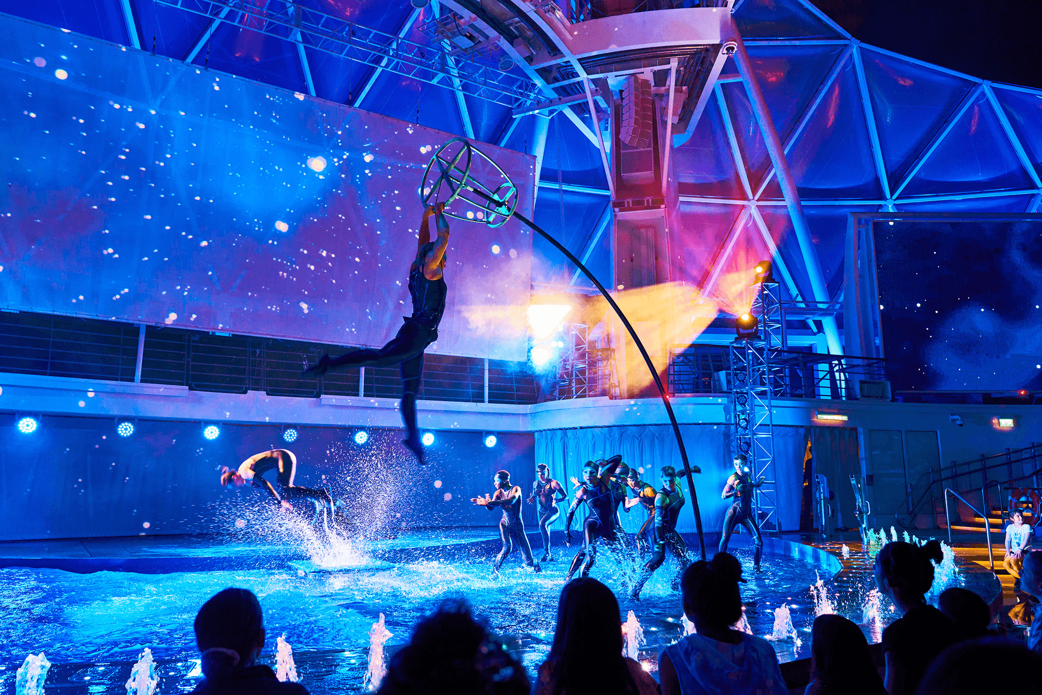 aquatheater-night-life-activities