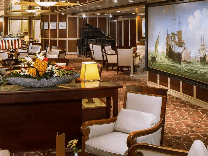 explorer-s-lounge