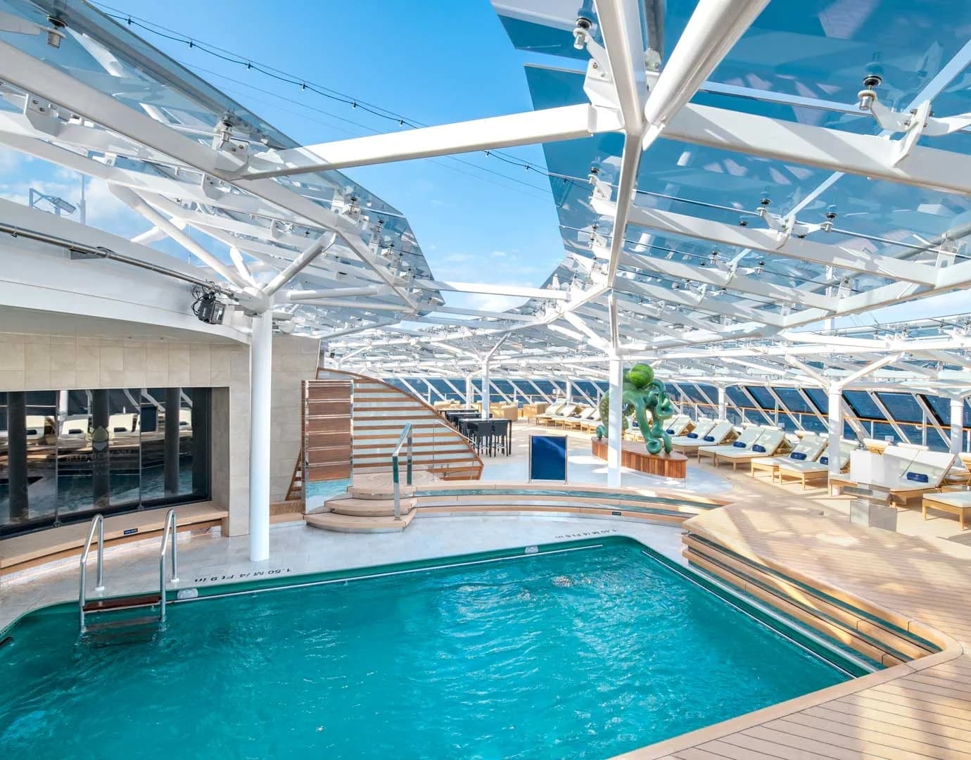 msc-yacht-club-sundeck-bar