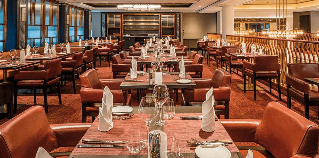 Dining in La Vie en Rose