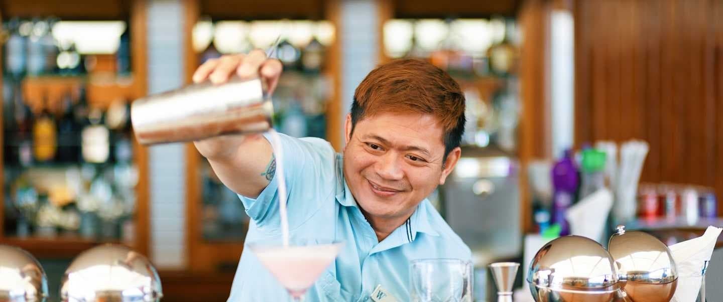 StarBar_Crew_Bartender_Raffy_0083