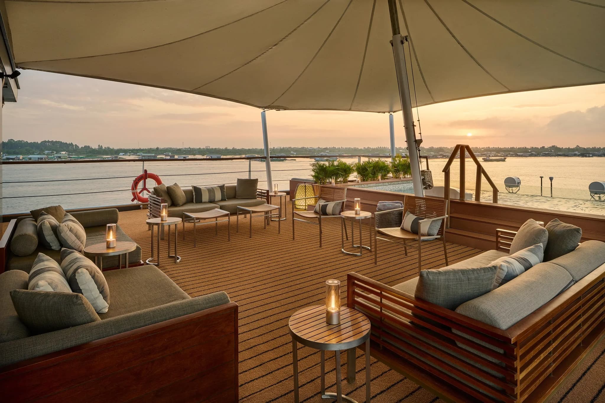 Aqua Mekong - Outdoor lounge and plunge pool - 01